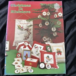 Christmas in Miniature Gloria and Pat Cross Stitch Book 5 - Picture 1 of 4