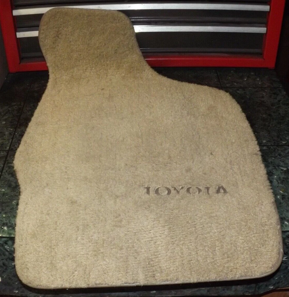 87-92 OEM Original Toyota Camry V20 Delantero Derecho Pasajero Alfombrilla Alfombra Bronceada FR Foto 1 de 4