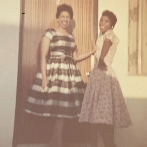 B6 Photograph Beautiful Black African American Housewives Women 1950-60's Style - Picture 1 of 3