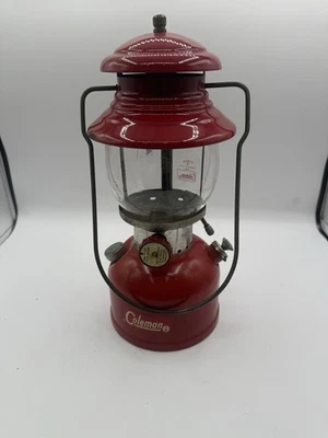 VTG Red Coleman Model 200A 10 / 62 Single Mantle Lantern Pyrex Globe Tested Read - Image 1 of 4