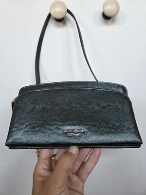 Bolso sin asas cruzado verde metálico Kate Spade Spencer East West para teléfono Foto 1 de 4