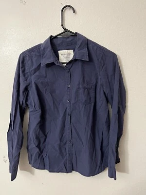 Camisa azul Sonoma Life + Style Top para mujer mediana con lengüeta enrollable abotonada Foto 1 de 4