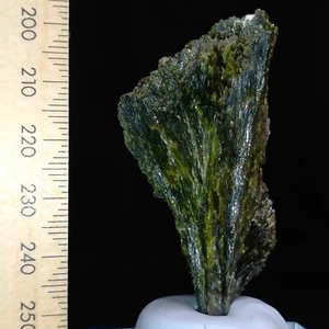 Epidote fan shaped crystal cluster rough natural mineral specimen 207ct - Picture 1 of 8