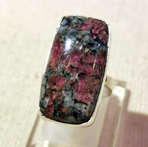 Ring mit Eudialyt , 925er Silber, Gr. 18,1 - Eudyalit - Ringschiene offen - - Bild 1 von 5