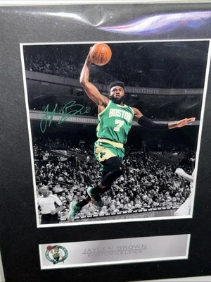 Foto de baloncesto de la NBA Jaylen Brown Slam Dunk Jump Boston Celtics 8x10 Foto 1 de 2