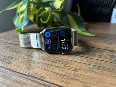 Apple Watch Series 5 stainless steel gold 40mm.Perfect condition. - Image 1 of 3