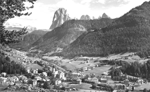 Val Gardena- ORTISEI m.1236 -Gruppo Sella mt. 2946 -Sassolungo mt.3178 - Anni 50 - Picture 1 of 2