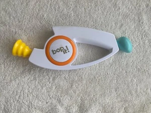 Bop It! The Classic Game of Bop It, Twist It, Pull It Hasbro Gaming 2018 Works - Picture 1 of 2