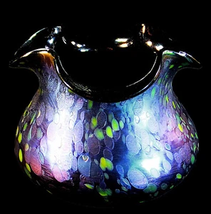 SUPERB LOETZ COBALT PAPILLON PATTERN ? PINCHED & WAVE TOP IRIDESCENT GLASS VASE - Picture 1 of 9