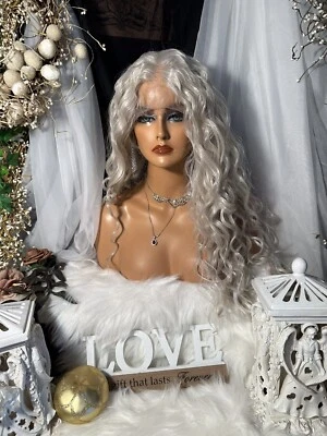 BEAUTIFUL SPIRAL CURLY 28”PLATINUM BLONDE LACE FRONT W/FREE PART WIG💕 - Image 1 of 4