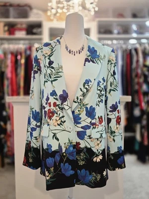 Blazer nuevo sin etiquetas Alice + Olivia Justine puño enrollado hermosas flores talla 2 $595 Foto 1 de 4