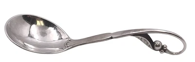 Cuchara para servir azúcar en vaina guisante de plata esterlina martillada Georg Jensen #21 Foto 1 de 4