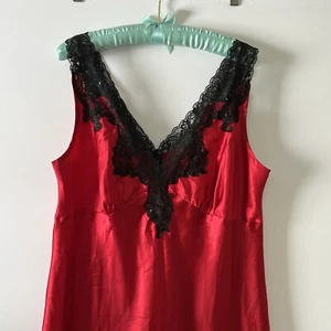 Cacique Red Satin And Black Sequined Lace Nightgown Size 14-16 Valentine’s - Picture 1 of 7