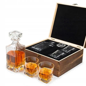 Whisky Gläser Set (2x 270ml) mit Karaffe (700ml) & Wiederverwendbare Eiswürf - Bild 1 von 10