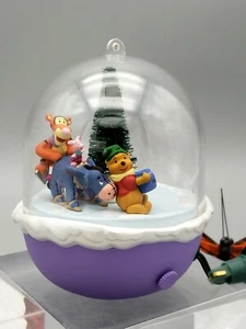 Hallmark Keepsake Winnie Pooh Ornament Slippery Day MAGIC MOTION - 1996 - Picture 1 of 10