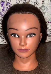 Maniquí Cosmetología Cabeza Largo Cabello Marrón Goma Halloween Prop - Imagen 1 de 8