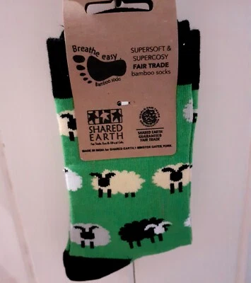 BRIGHT GREEN SHEEP BAMBOO SOCKS fair trade women's one size 3 to 7 NEW! - Image 1 of 3