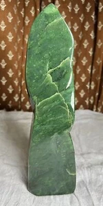 1,6 kg Grüner Nephrit Jade Freiform Tumble Heilkristall Turm Pakistan - Bild 1 von 8