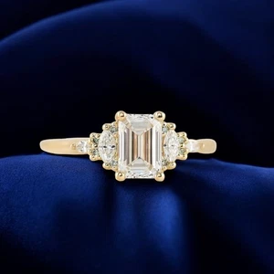 Anillo de compromiso con montura de corte esmeralda de diamantes de 0,40 quilates semi montura de oro amarillo de 14 k - Imagen 1 de 10