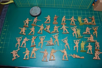 LOT FIGURINES SOLDATS MATCHBOX 1/32 39 PERSONNAGES ANGLAIS - Photo 1/3