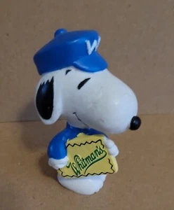 Figurine SNOOPY Peanuts PVC 2,5" CANDY BOX MAILMAN PERSONNAGE COMIQUE vintage WHITMAN - Photo 1/5