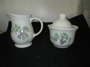 Crema y azúcar con patrón de vid Pfaltzgraff, juego de 3 piezas, excelente estado - Imagen 1 de 3