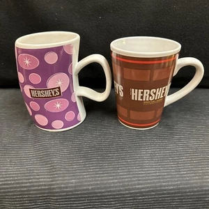 2 Hershey's Kaffeetassen 16 Unzen lila schief, kurvig Houston Harvest & 1 12 Unzen - Bild 1 von 14