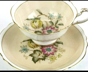 Paragon Teacup Saucer Beige England Royal Warrant Queen Mary Tea Daisies Signed - Picture 1 of 17