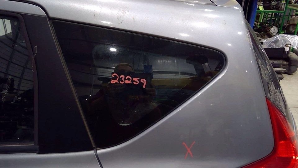 14 - 19 Nissan Versa Note Quarter Glass LH Driver Side OEM 833013WC0C - Image 1 of 1