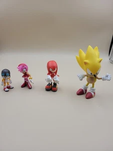 Lote de 4 figuras Super Sonic Knuckles Amy Rose Jakks "Leer" - Imagen 1 de 13