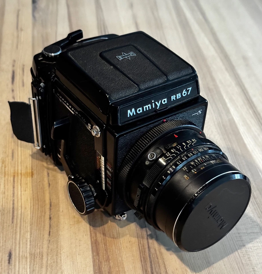 Фотоаппарат Mamiya RB 67 с объективом 90 мм / держатель пленки / задняя панель Polaroid - Изображение 1 из 4