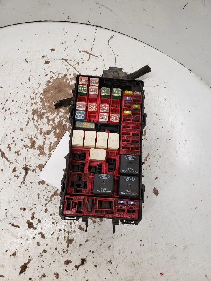 Caja de fusibles motor VIN W octavo dígito Romeo compatible 03-05 CROWN VICTORIA 1415273 Foto 1 de 4