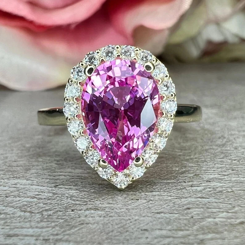 Alianza de diamantes y zafiros rosados naturales de 2,40 quilates de oro amarillo real de 14K 6 Foto 1 de 4