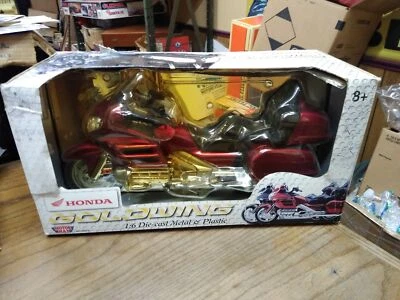 VTG Motor Max Honda Goldwing 1:6 Die Cast Metal and Plastic Motorcycle #76264 - Image 1 of 4