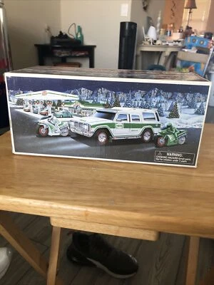 Vehículo utilitario deportivo y motocicletas Hess 1964-2004 de colección Foto 1 de 4