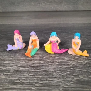Topper per torte figure giocattolo vintage Soma Merry Mermaids PVC 1,5" - Foto 1 di 19