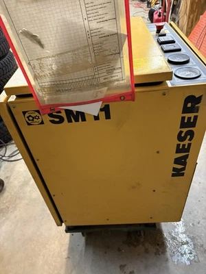 COMPRESOR DE AIRE TORNILLO ROTATIVO KAESER (SM11) 10HP 208 VOLTIOS pocas horas Foto 1 de 4