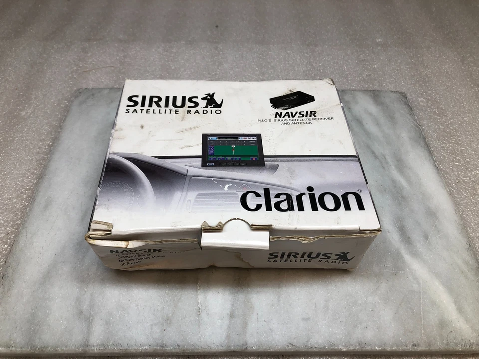 Radio Satelital Clarion NAVSIR Sirius NOB con Antena N.I.C.E. Sistema de navegación Foto 1 de 4