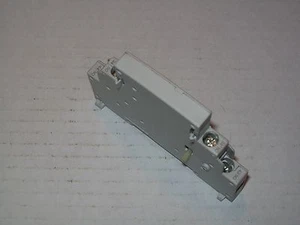 SIEMENS 3RV1901-1B CONTATTO AUSILIARIO MONTAGGIO LATERALE 2NO 10A 240 VAC P737 - Foto 1 di 1