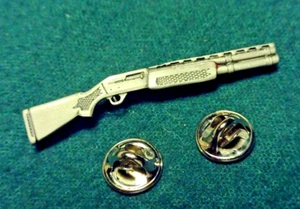Empire Pewter SHOTGUN 1999 Arma de Fuego Sombrero Chaleco Solapa Pinback SHOT-SHOW NUEVO EN PAQUETE - Imagen 1 de 8