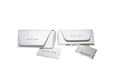 Dos Auténticos Estuche Michael Kors Cuero Blanco Cierre a Presión con Paño de Limpieza Foto 1 de 4