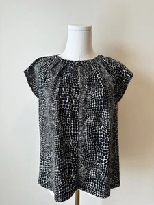 Women’s Banana Republic Black and White Animal Print Blouse Small - Picture 1 of 6