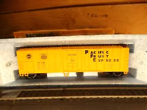 Bachmann HO 40' Scale Pacific Fruit Express 45104 Mechanical Steel Reefer NOS - Bild 1 von 4