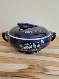 HALL 2068 Sundial Cobalt Blue Garden 1.5qt Lidded Casserole Dish Made in USA - Foto 1 di 4