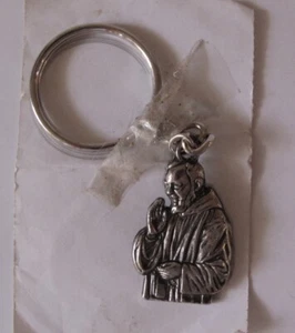Portachiavi religioso Padre Pio in argento con preghiera sul retro - Foto 1 di 2