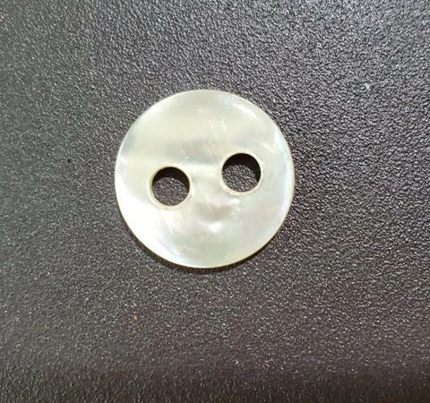 PENNY WHITE IRIDESCENT MOTHER OF PEARL 2 HOLE ANTIQUE BUTTONS 30L - 3/4" (B43) Cover
