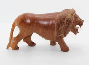 Estatuilla escultura león KENIA ÁFRICA madera tallada a mano decoración del hogar - Imagen 1 de 7