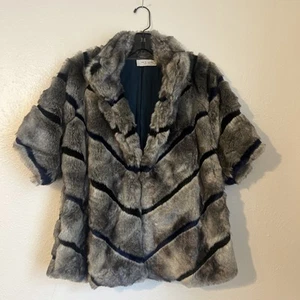 LOLA & SOPHIE New York Faux Chinchilla Pelzmantel wertvoll schwarz/grau Größe S - Bild 1 von 11
