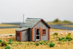 Z Scale Laser Cut Hunting Cabin Building KIT - Picture 1 of 4