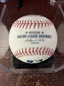 Von Red Sox MLB signierter Baseball, Luis Tiant, Jon Lester und andere - Bild 1 von 5